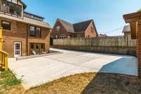 The private drive and loads of parking is a HUGE bonus for the historic district.