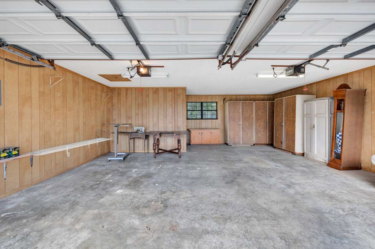Detached garage/workshop