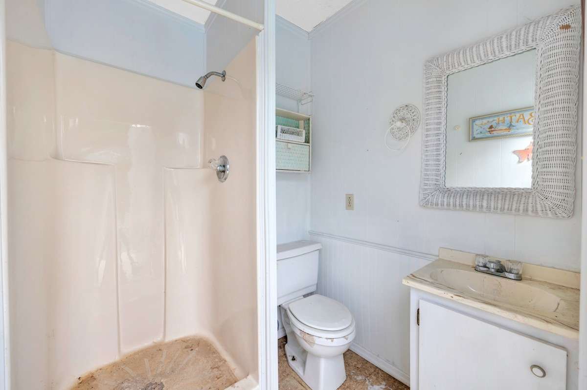 Pool house bath