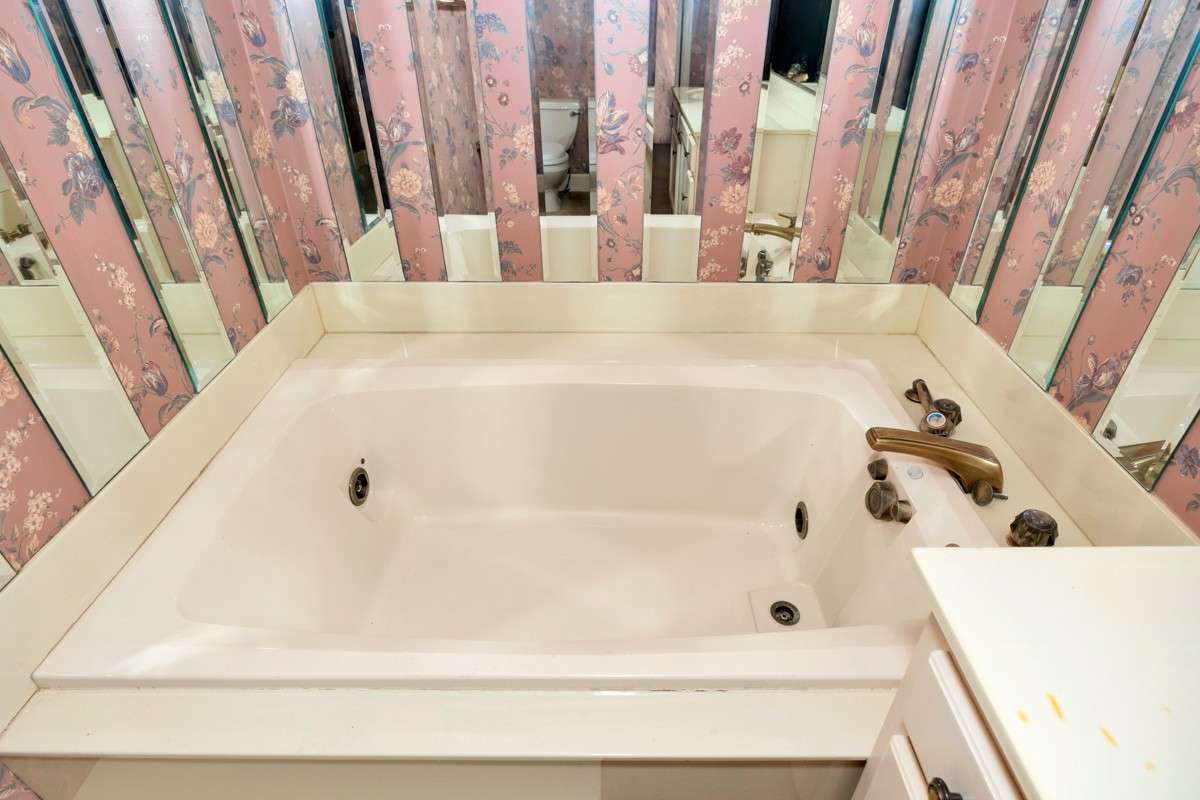 Bath- whirlpool