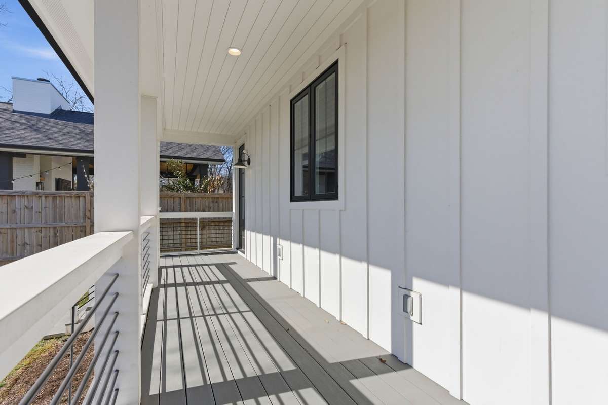 Space to watch the pups play + dine al fresco!