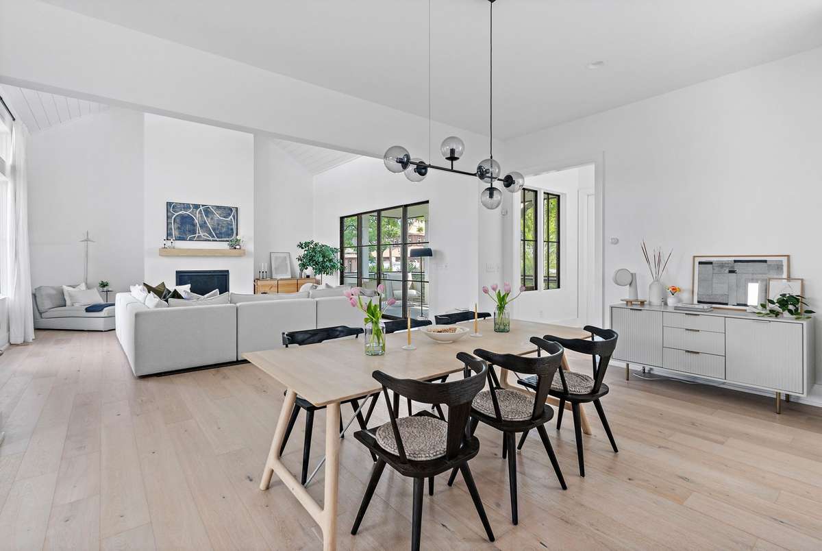 Host Supper Club or Game Night with room for everyone.