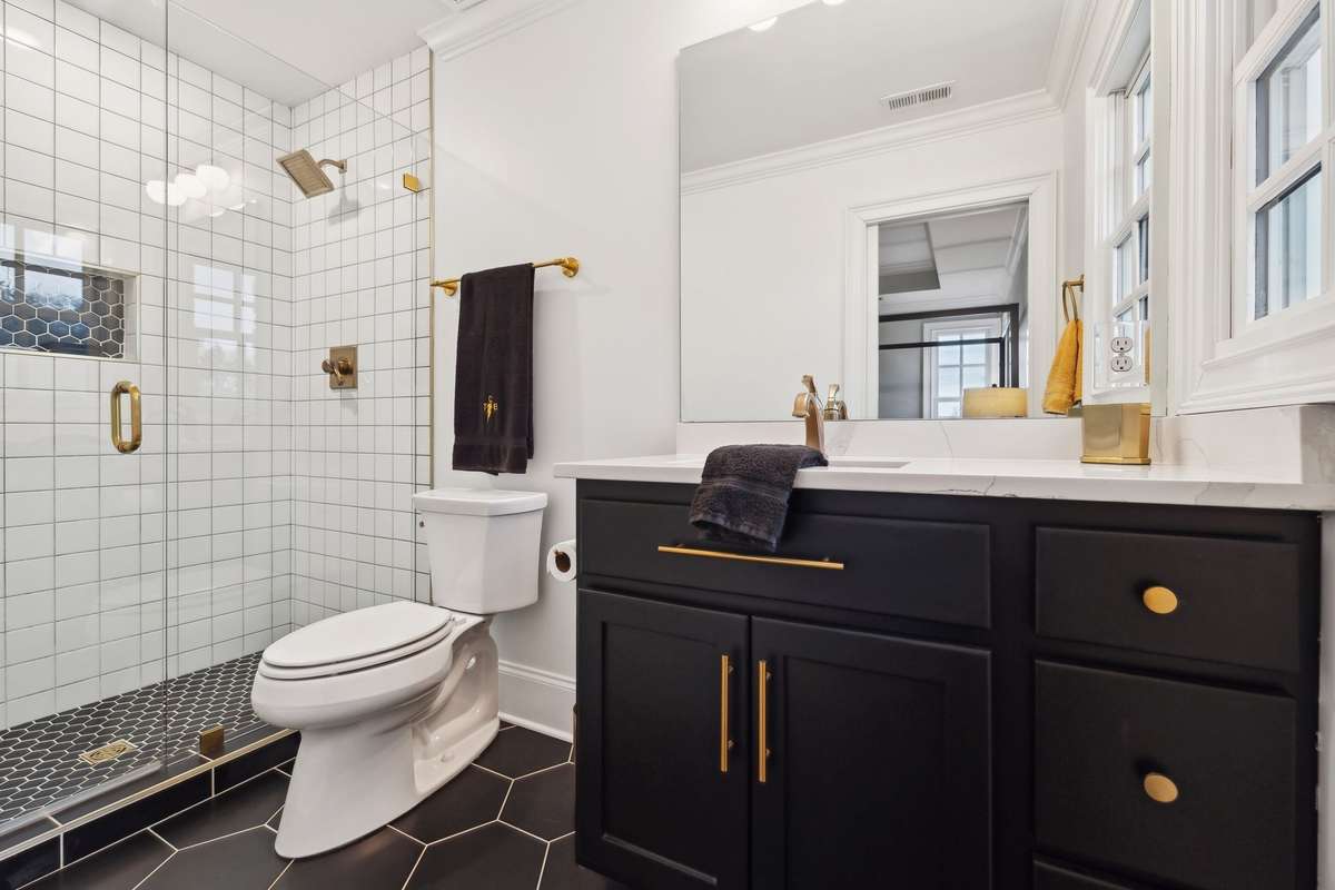 Secondary upstairs ensuite full bathroom.