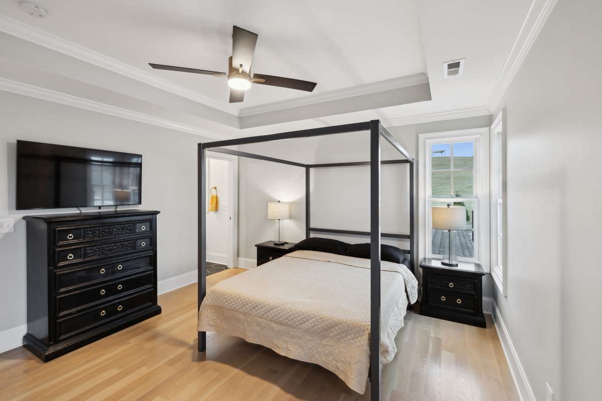 Secondary upstairs bedroom
