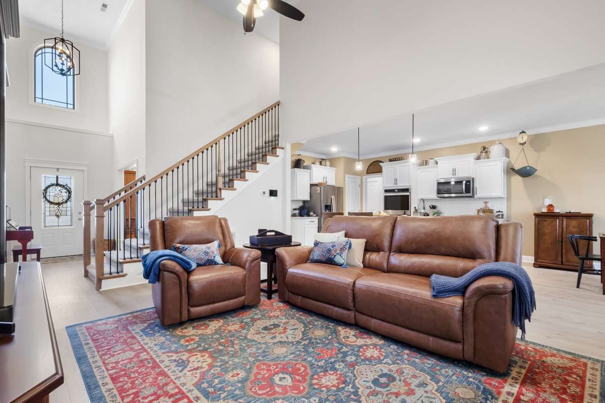 GREATROOM W/ VAULTED CEILING