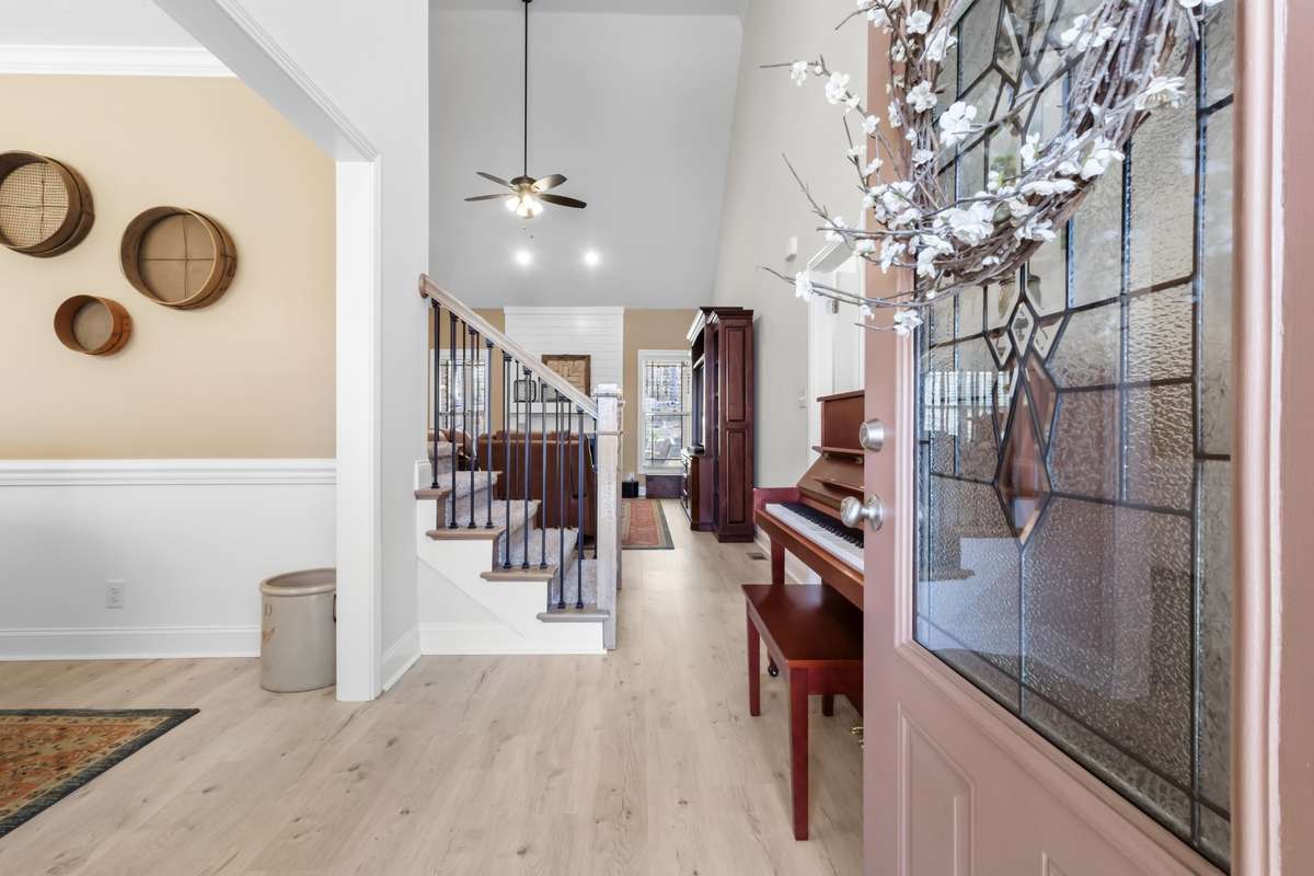 VIEW FROM THE FOYER TOWARDS THE GREATROOM