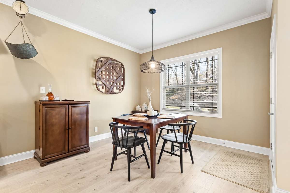LARGE BREAKFAST NOOK WITH VIEW OF THE BACK YARD