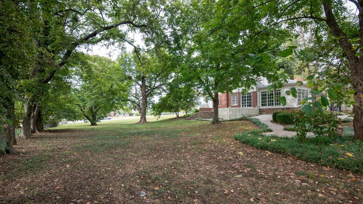 The Opportunity of all Times, AN ACRE remains at the forefront of  a Major State  Route highway- 31 E aka Nashville Pike