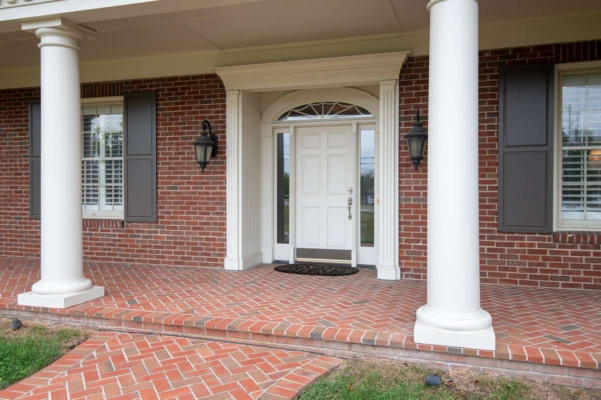 Grand Front entry in a Prestigious Area, Slight step up and into the Main House with 
  all Ease