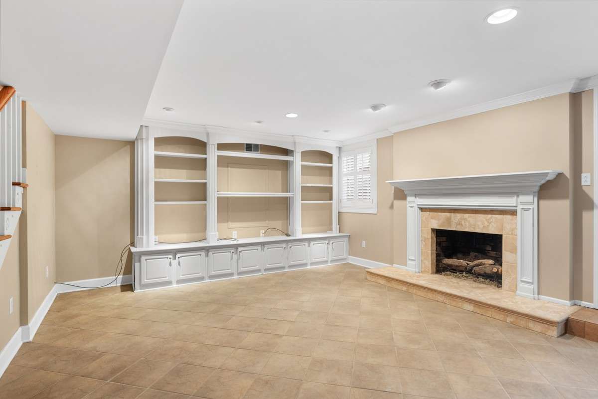 The renovation of the basement focused on Good taste and Beauty while leading to a Chic
 combination of work and Play