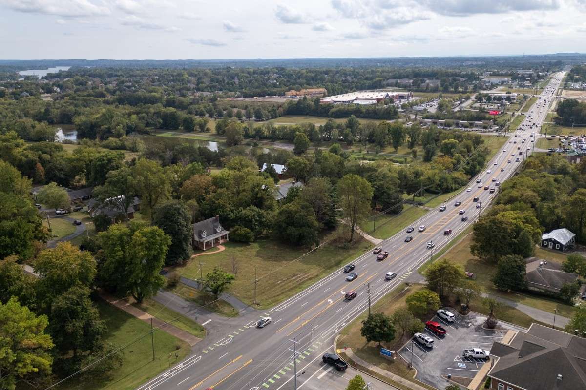 A Tour of the Highway shows a confirmed Driveway access from the Highway with another
 access on Lakeshore drive