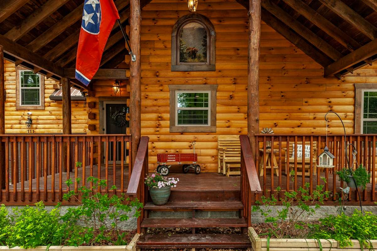 Wonderful front porch to relax on!