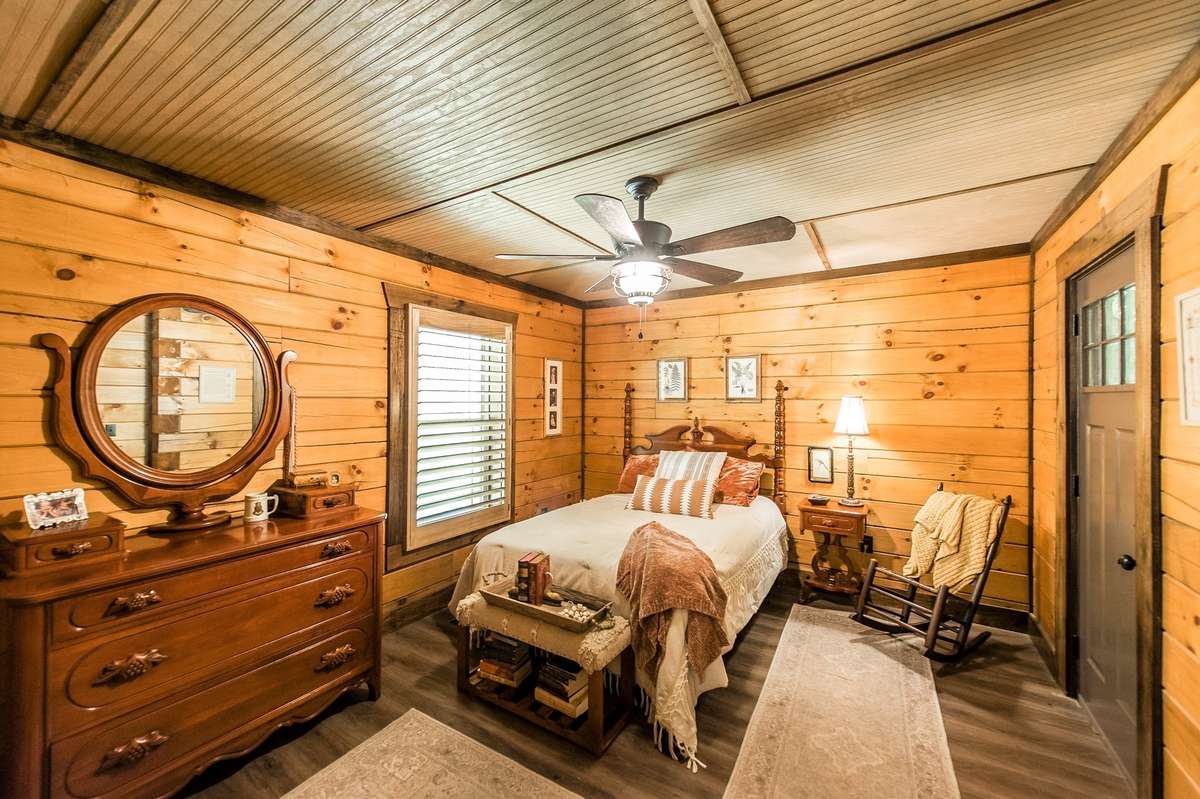 2nd bedroom