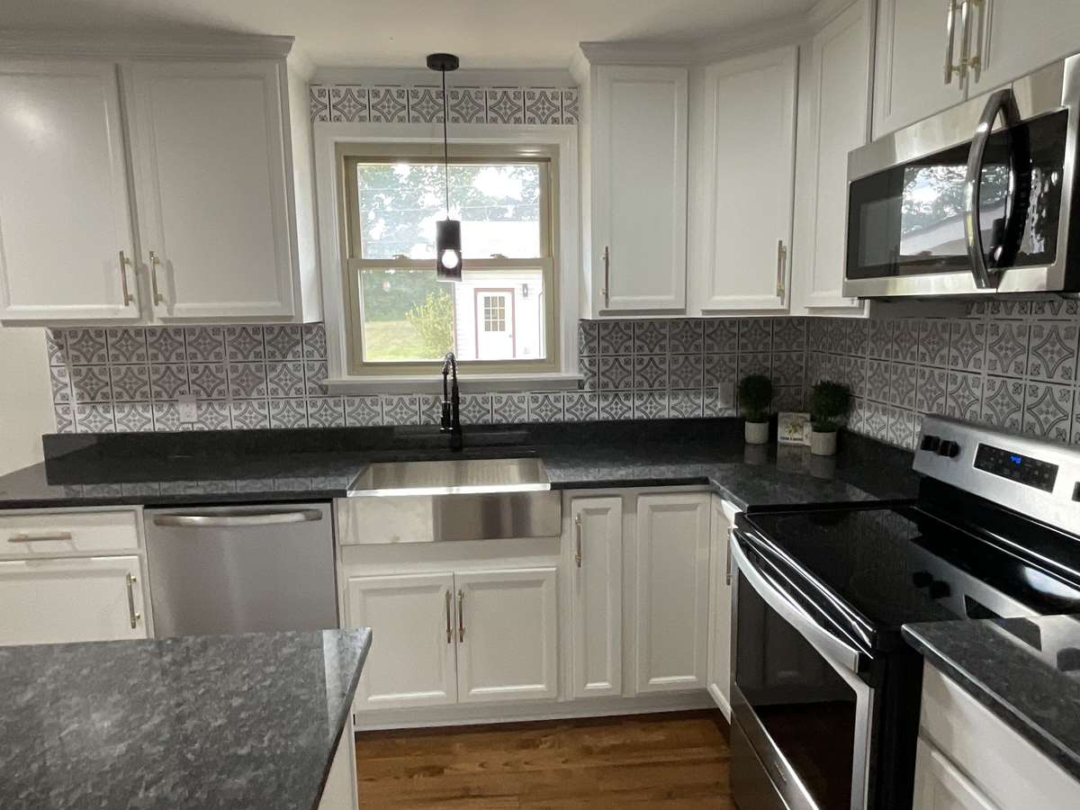 Apron farm sink,All ne stainless steel appliances all convey