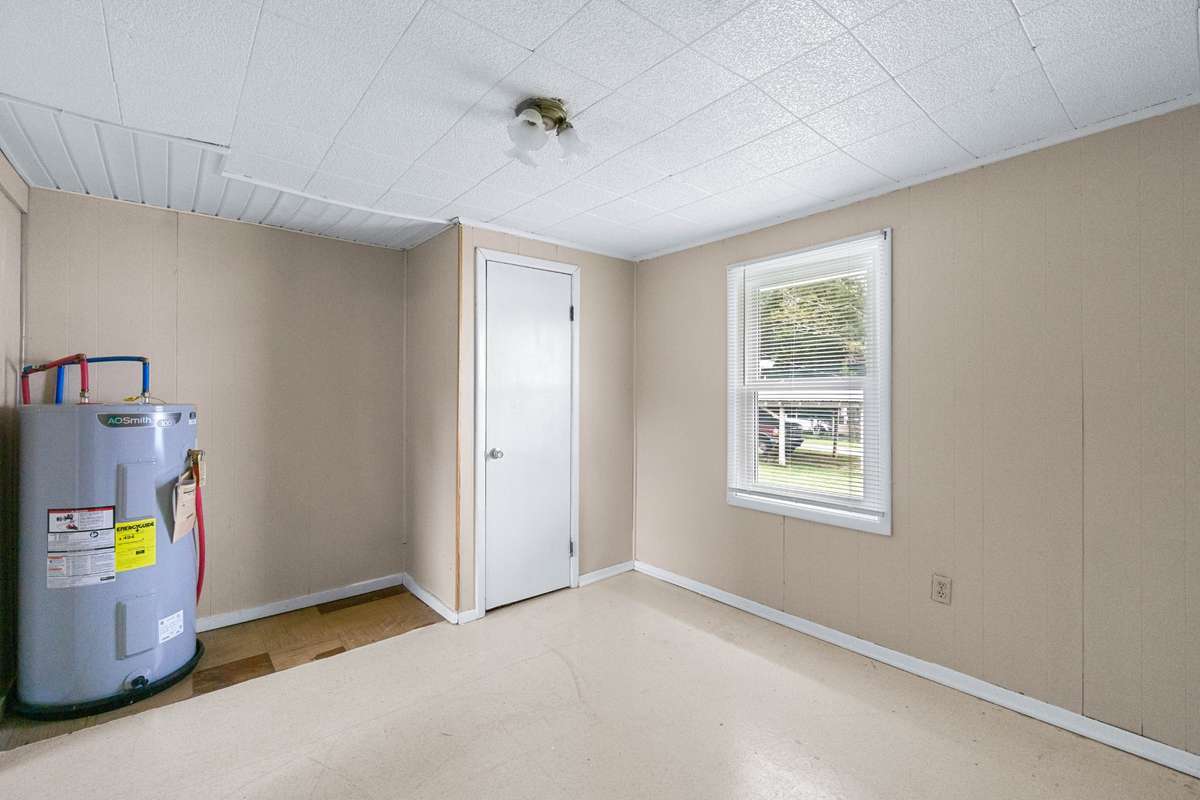 2nd bedroom