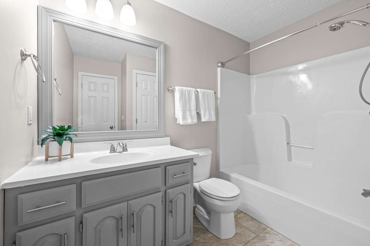 Upstairs full bathroom