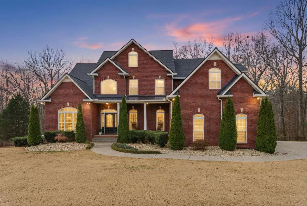 Welcome home to 1014 Alameda Dr, a stunning all-brick estate in the prestigious Dogwood Springs neighborhood on the Gallatin side of Portland—just minutes to Highway 109 and all the amenities of Gallatin, while still feeling tucked away and peaceful.