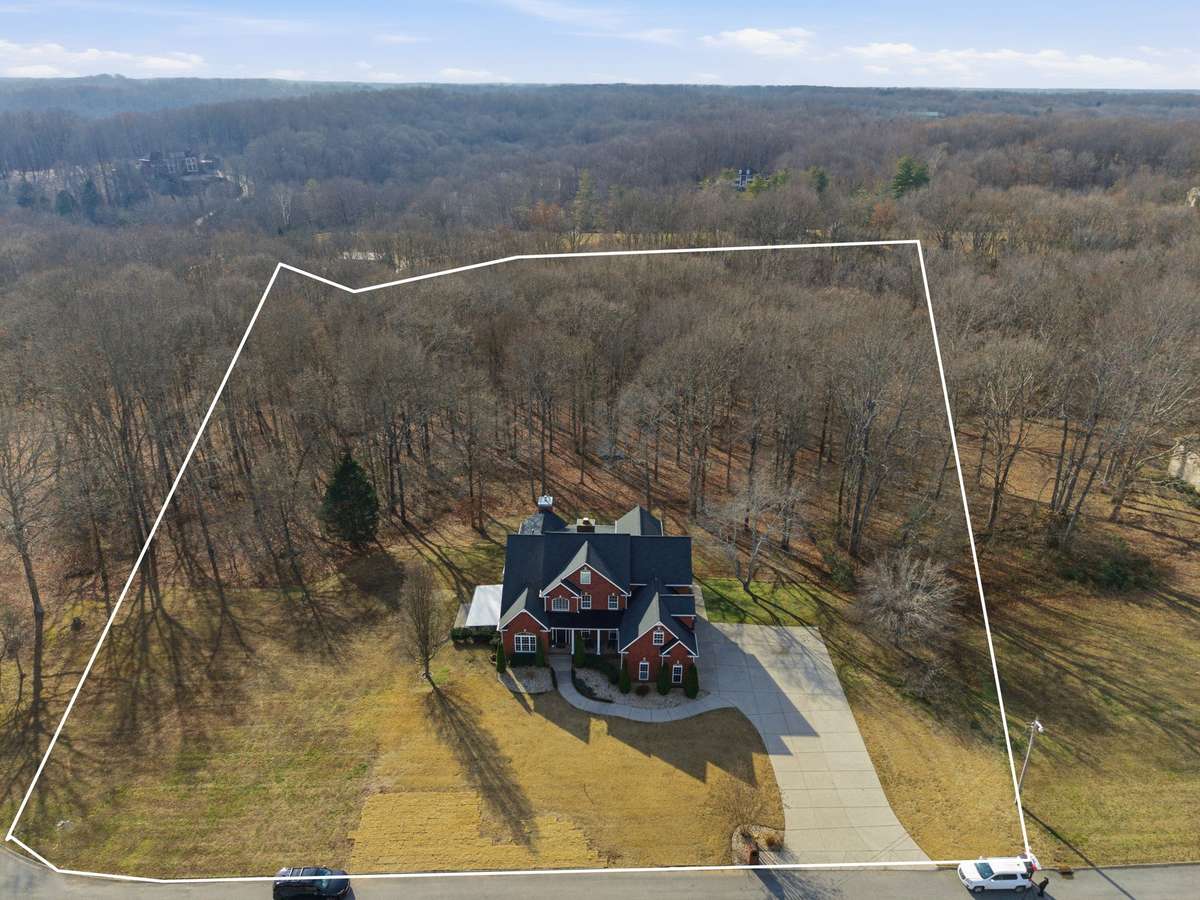 Welcome home to 1014 Alameda Dr, a stunning all-brick estate in the prestigious Dogwood Springs neighborhood on the Gallatin side of Portland—just minutes to Highway 109 and all the amenities of Gallatin, while still feeling tucked away and peaceful.