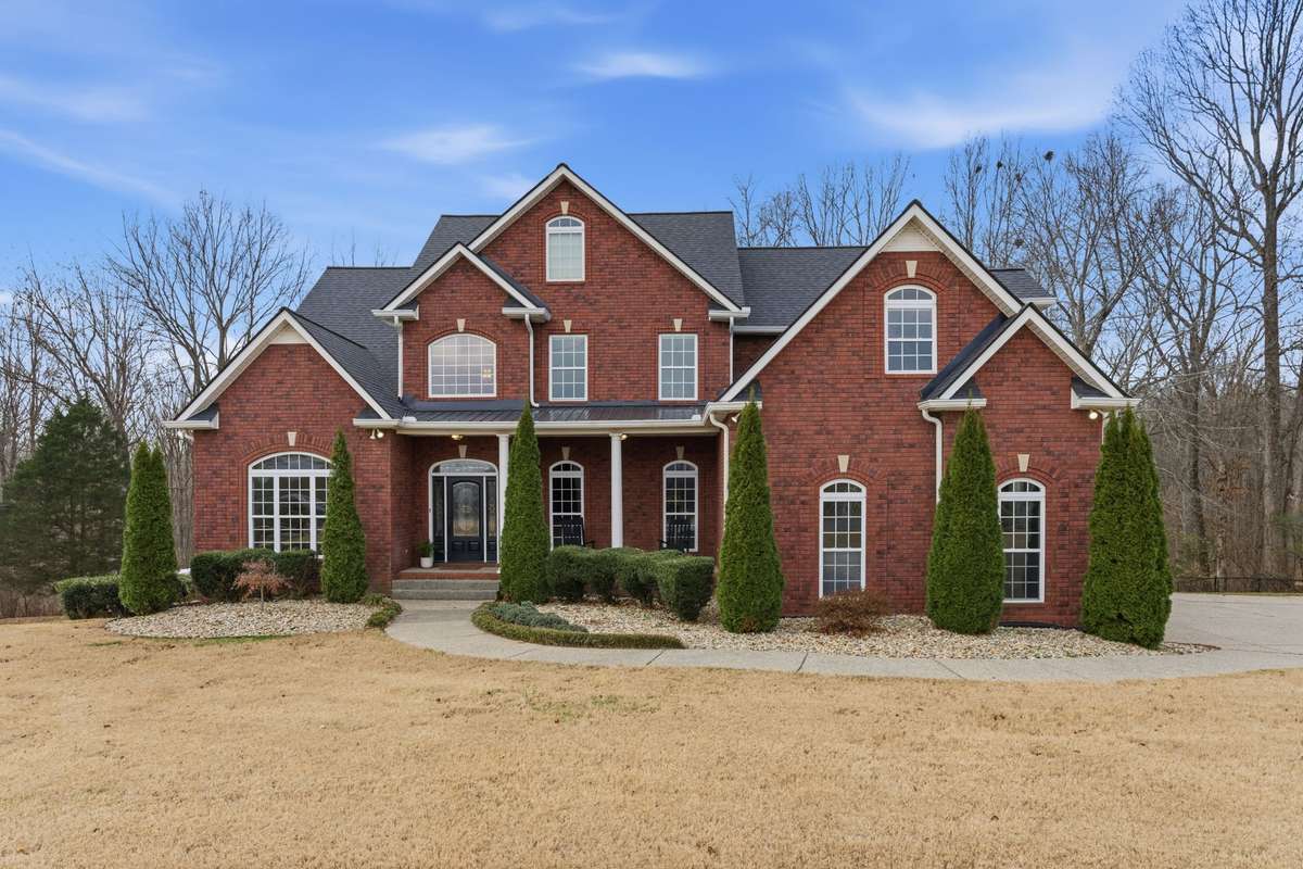 Welcome home to 1014 Alameda Dr, a stunning all-brick estate in the prestigious Dogwood Springs neighborhood on the Gallatin side of Portland—just minutes to Highway 109 and all the amenities of Gallatin, while still feeling tucked away and peaceful.