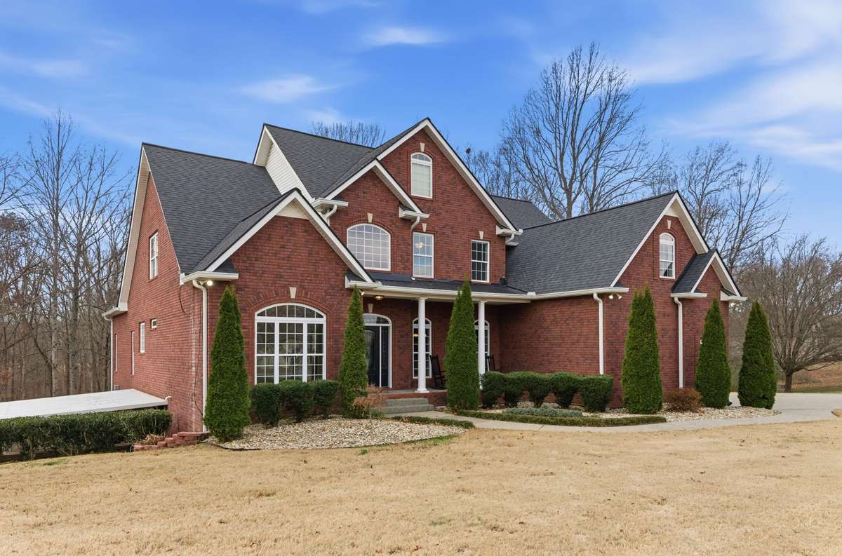 Welcome home to 1014 Alameda Dr, a stunning all-brick estate in the prestigious Dogwood Springs neighborhood on the Gallatin side of Portland—just minutes to Highway 109 and all the amenities of Gallatin, while still feeling tucked away and peaceful.
