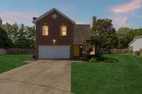 Welcome to 423 Knob Ct. Franklin, TN.  The Location to all things Franklin is within walking distance or a short bike ride.  The Factory, Harlinsdale Park, Historic Downtown Franklin are all within less than a mile.