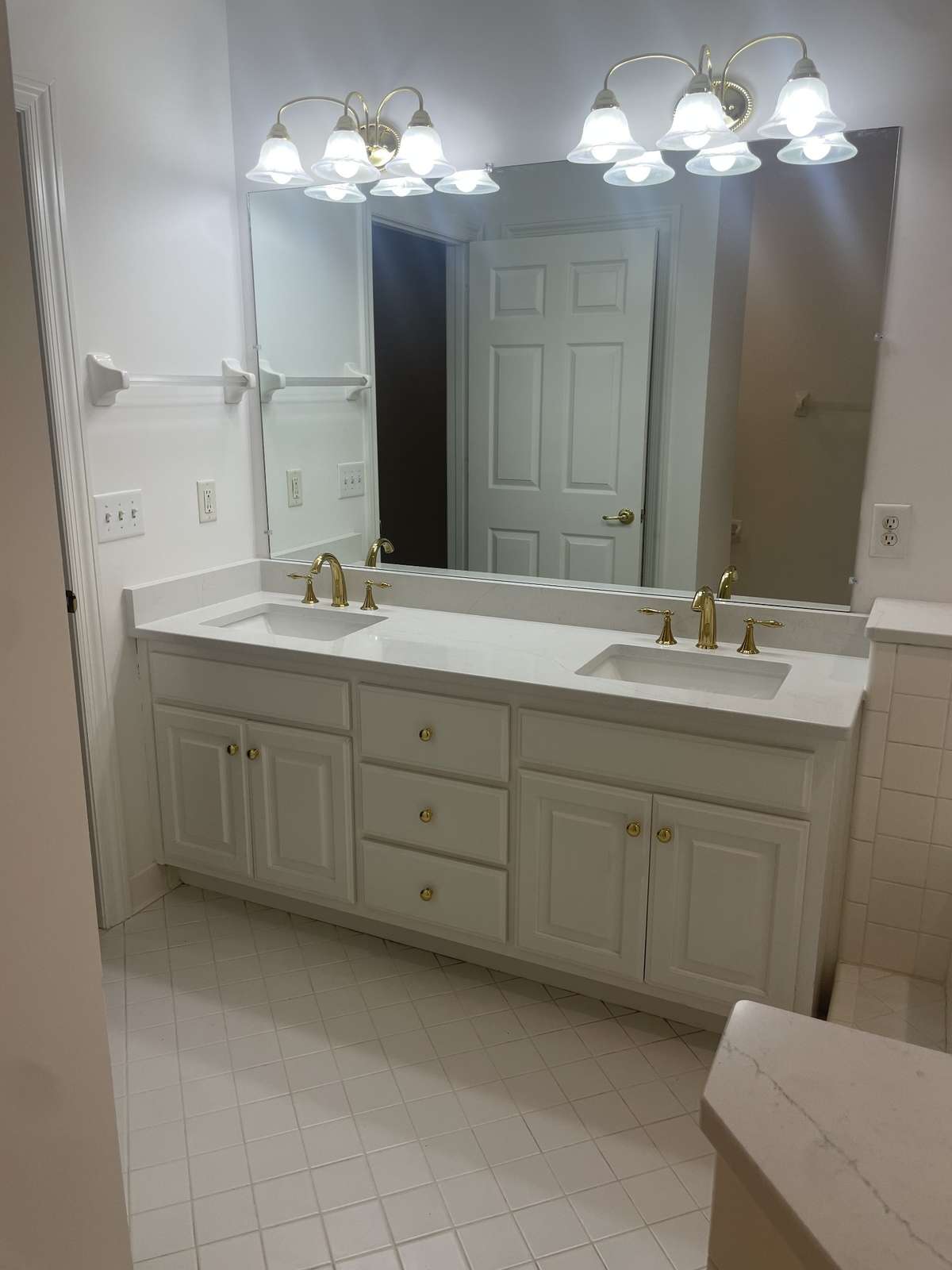 Primary Bedroom en suite bath