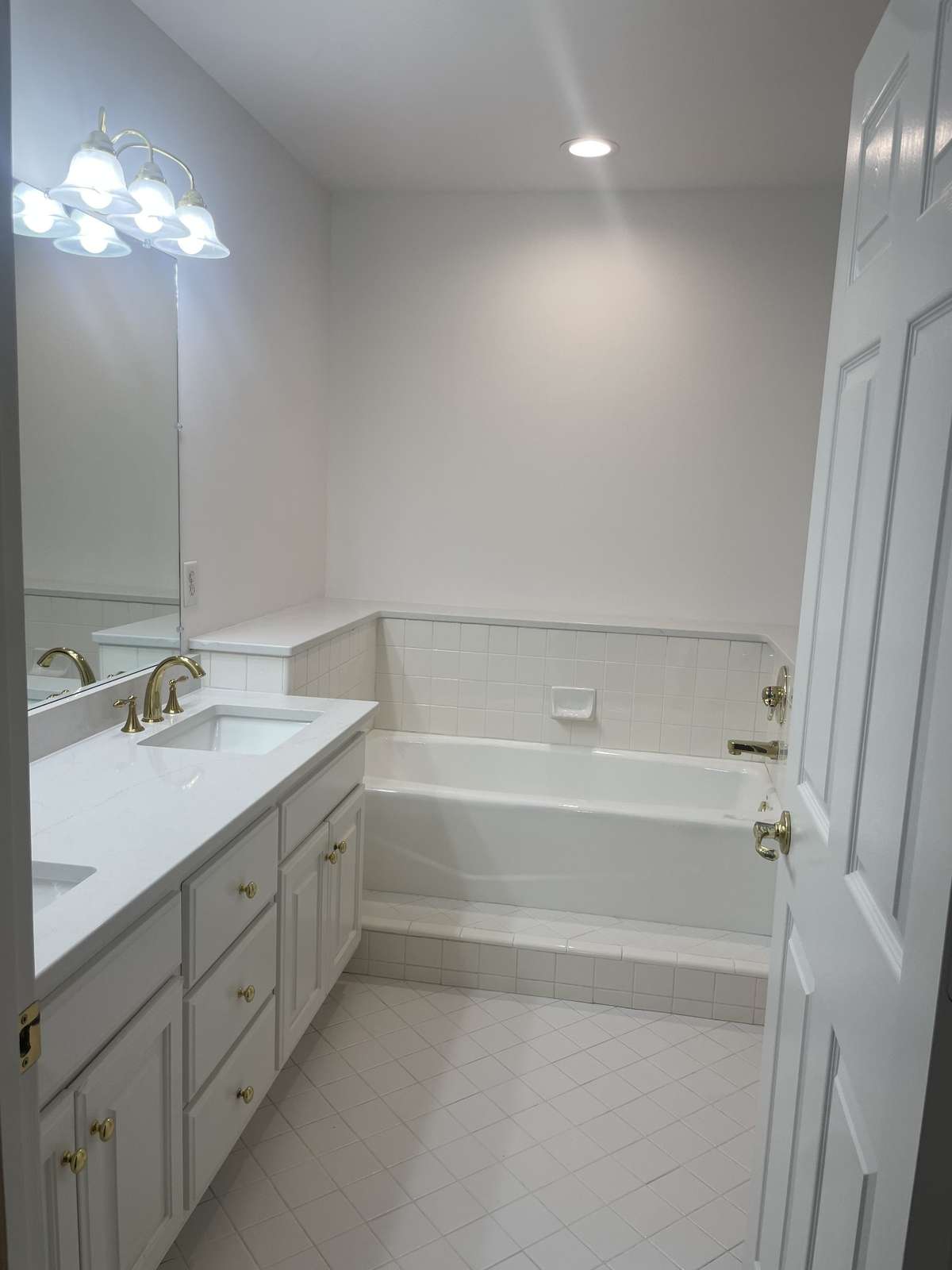 Primary Bedroom en suite bath