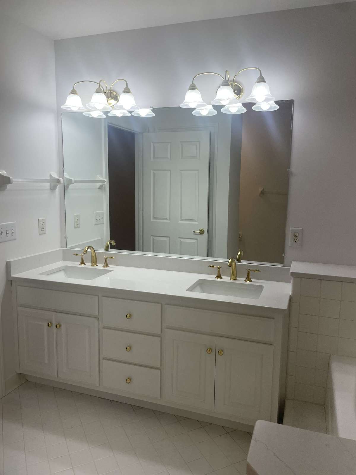 Primary Bedroom en suite bath
