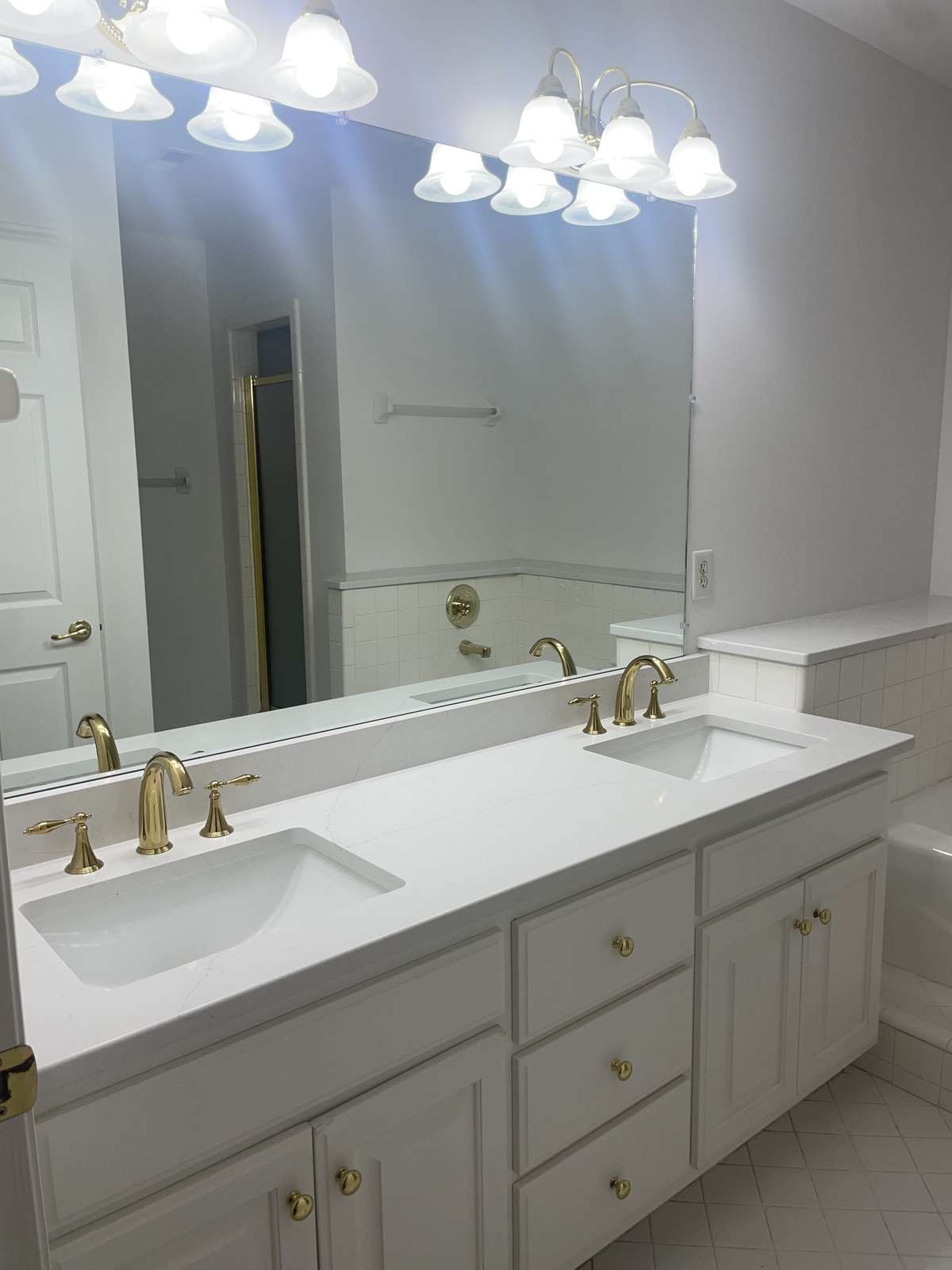 Primary en suite bath