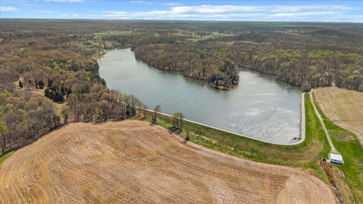 Overview of lake and available lots for purchase
