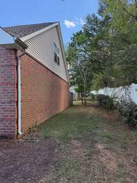 Quiet end unit with lots of privacy!