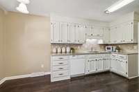 Eat in Kitchen iwth Dinette/breakfast area.