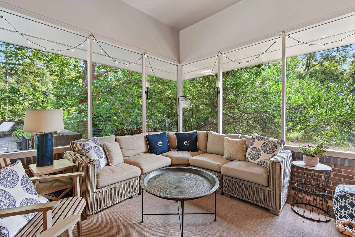 screened-in porch that feels like a tree house retreat!