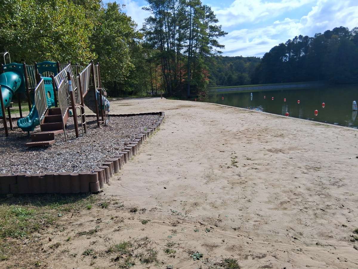 Less than 1 mile to beautiful Grundy Lakes and South Cumberland State Park.