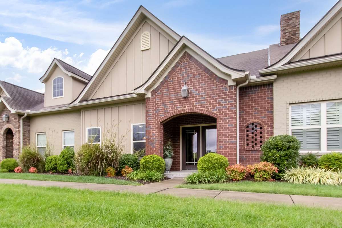 Single Level Living & Comfortable Sophistication... Welcome Home to 208 Siegert Place!