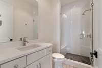 Full bath en suite in guest room