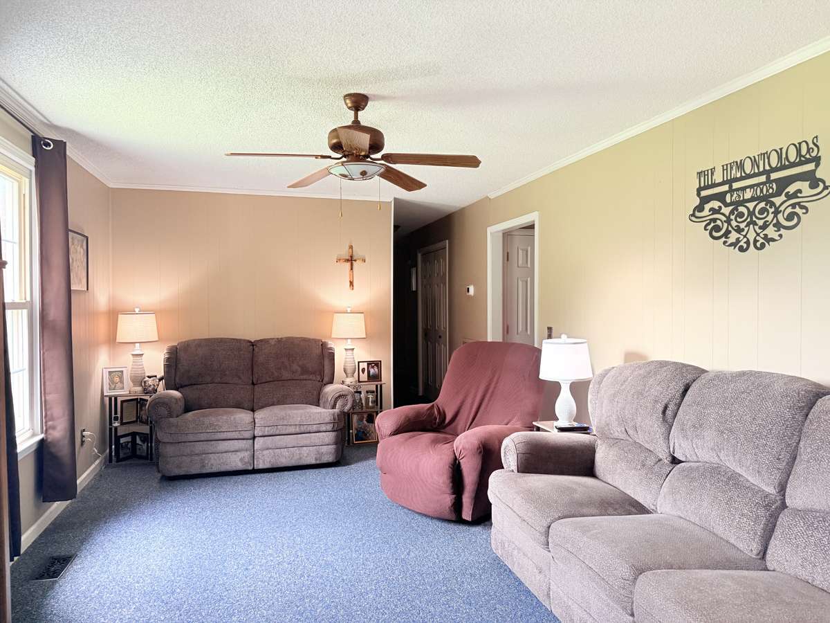 Dem flows into the Foyer and into the hallway 3 Beds 1.5 Baths