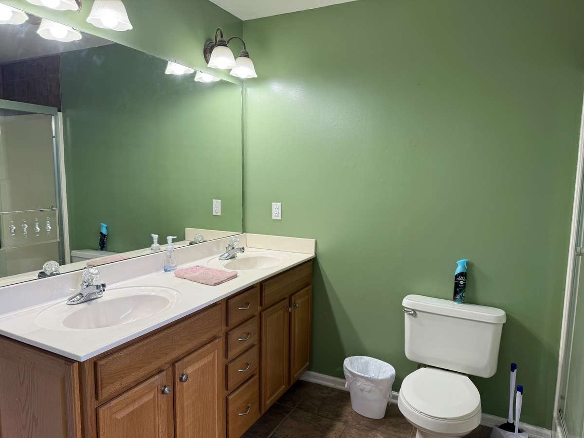 Double vanity in primary bathroom.