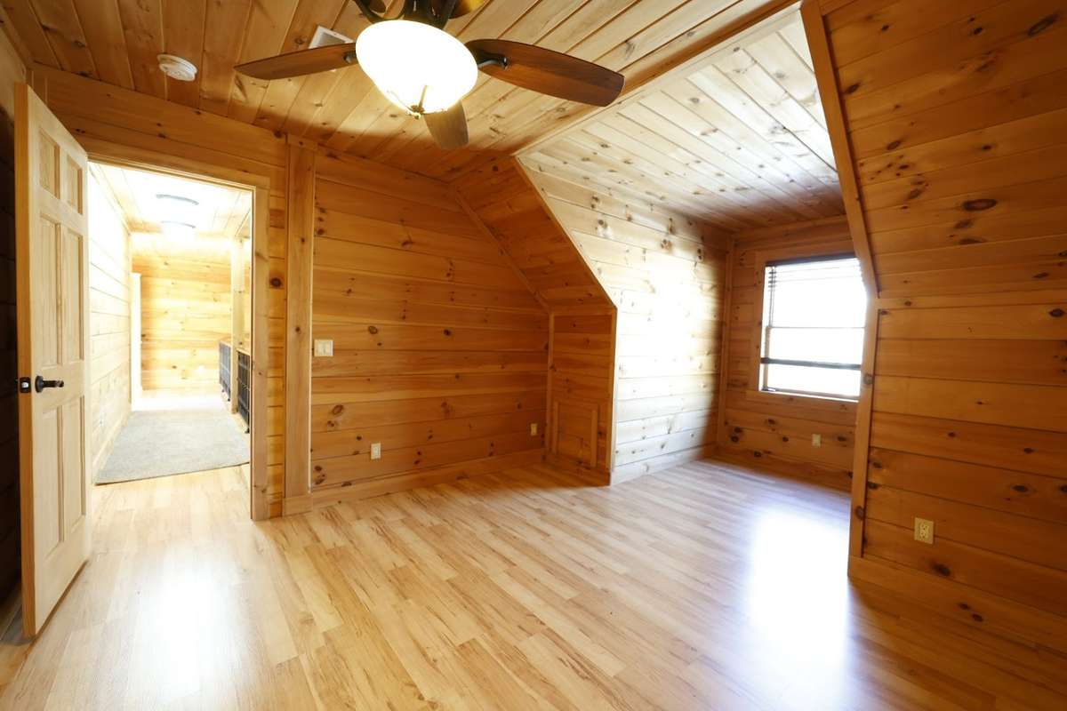Left corner upper bedroom