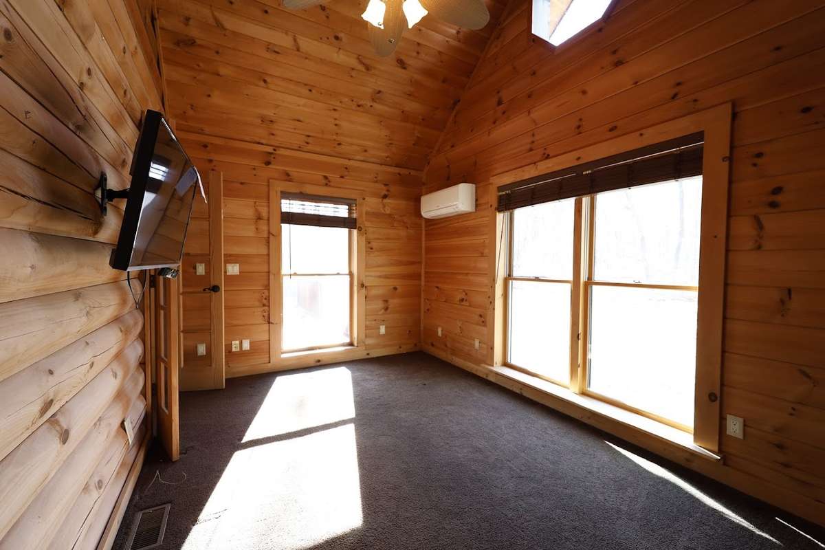 Flex room that can has many uses examples are home office, setting area, nursery. ets