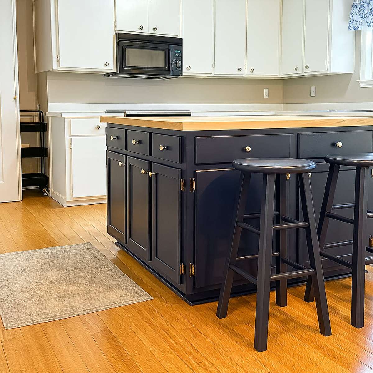 kitchen/island virtually cleared