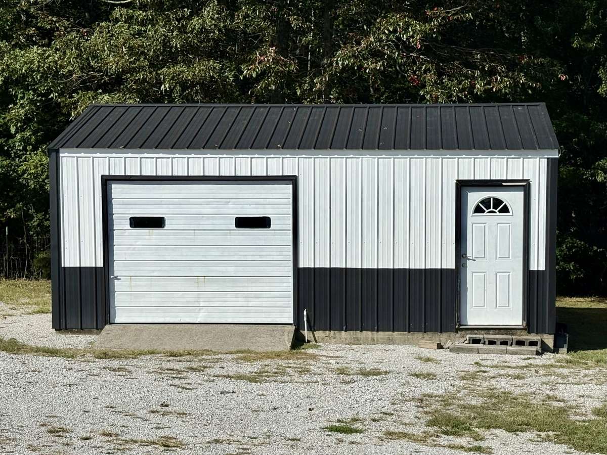 Workshop measures 16'x24'