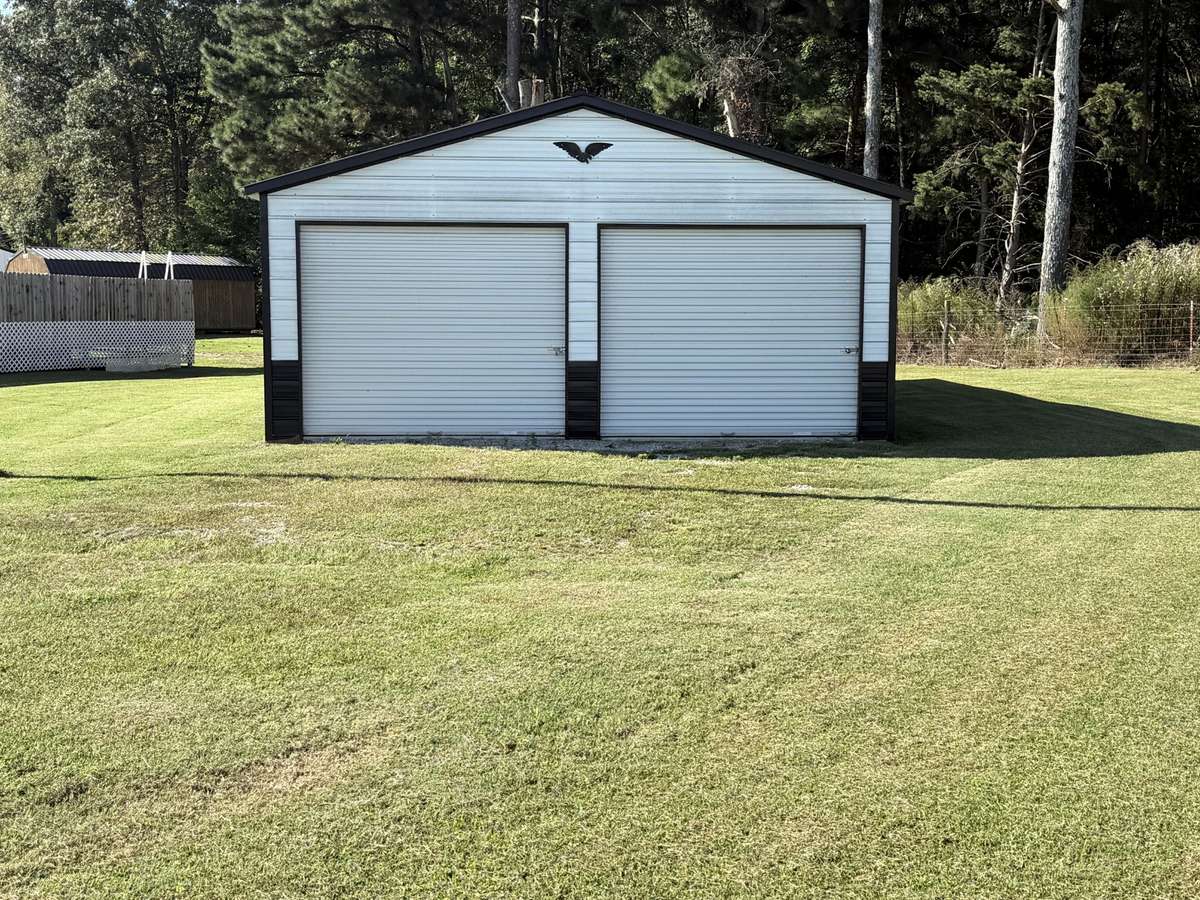 This 24'x50' drive-thru shop with 4 bay doors and approx. 7 miles from Tims Ford Dam... coming and going with a boat or any trailer will be a breeze.
