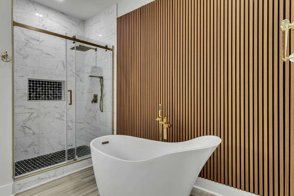 Primary Bedroom's Brazilian style ensuite