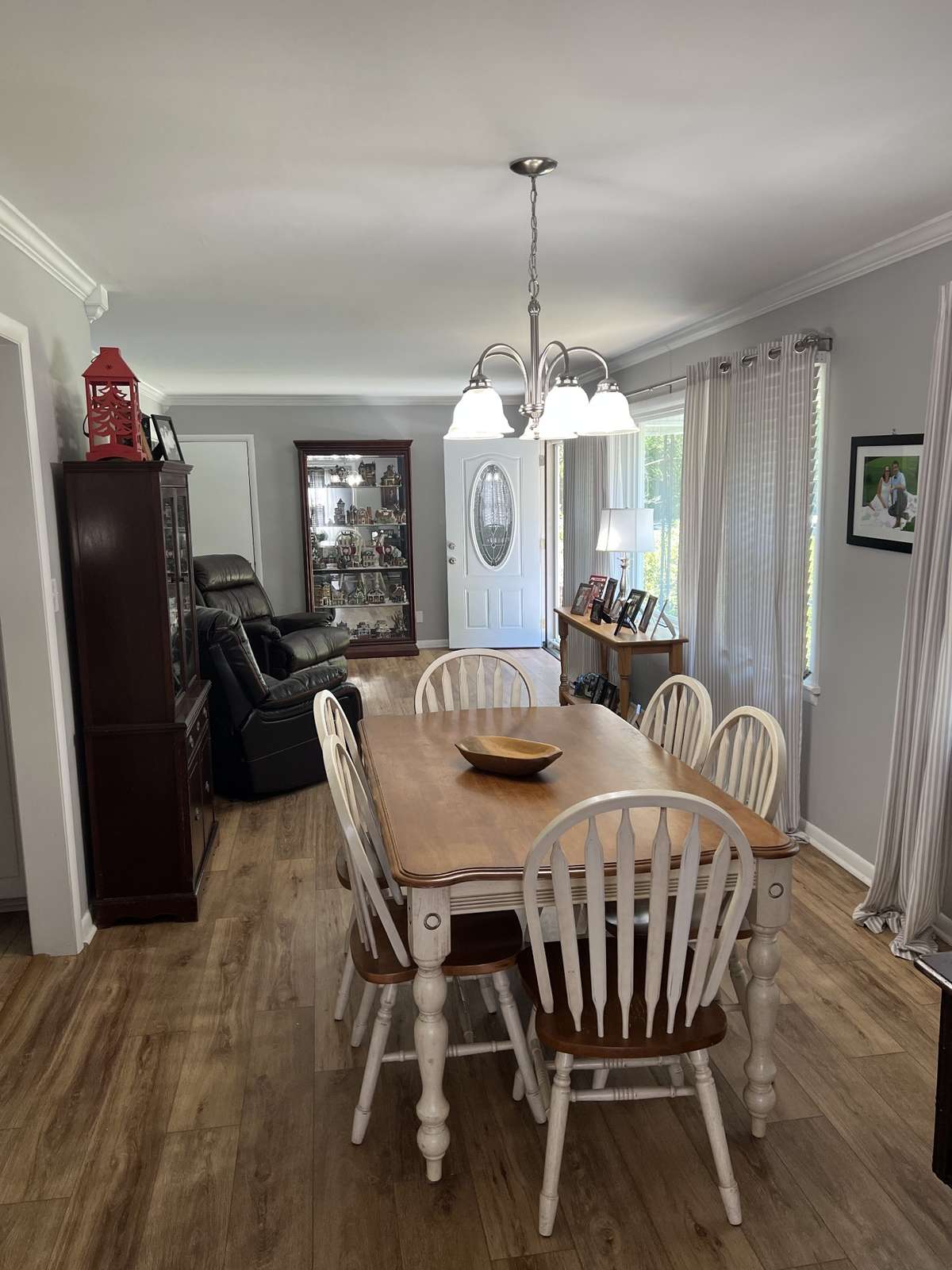 Dinning room/living room combination