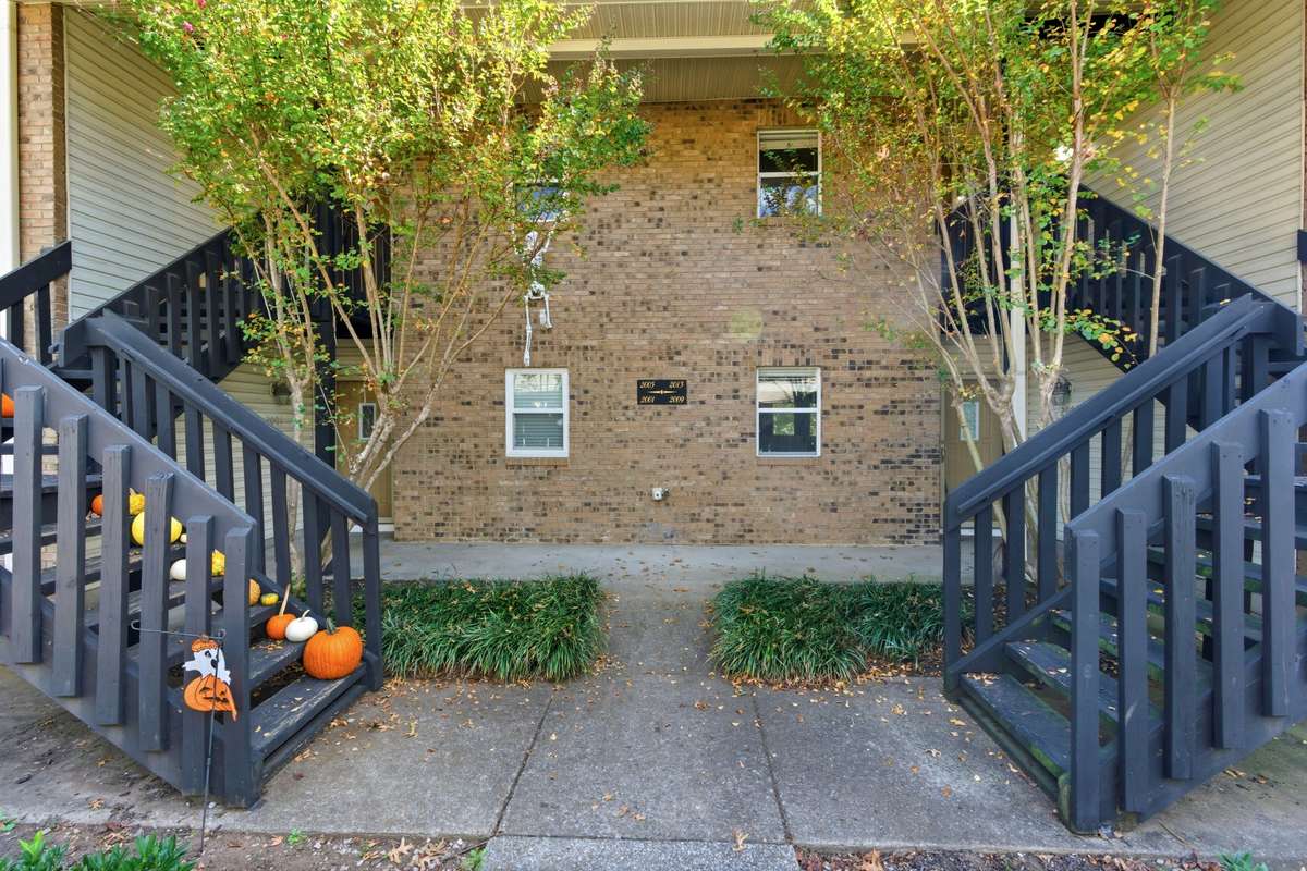 4 units per building that are all one level condominiums.