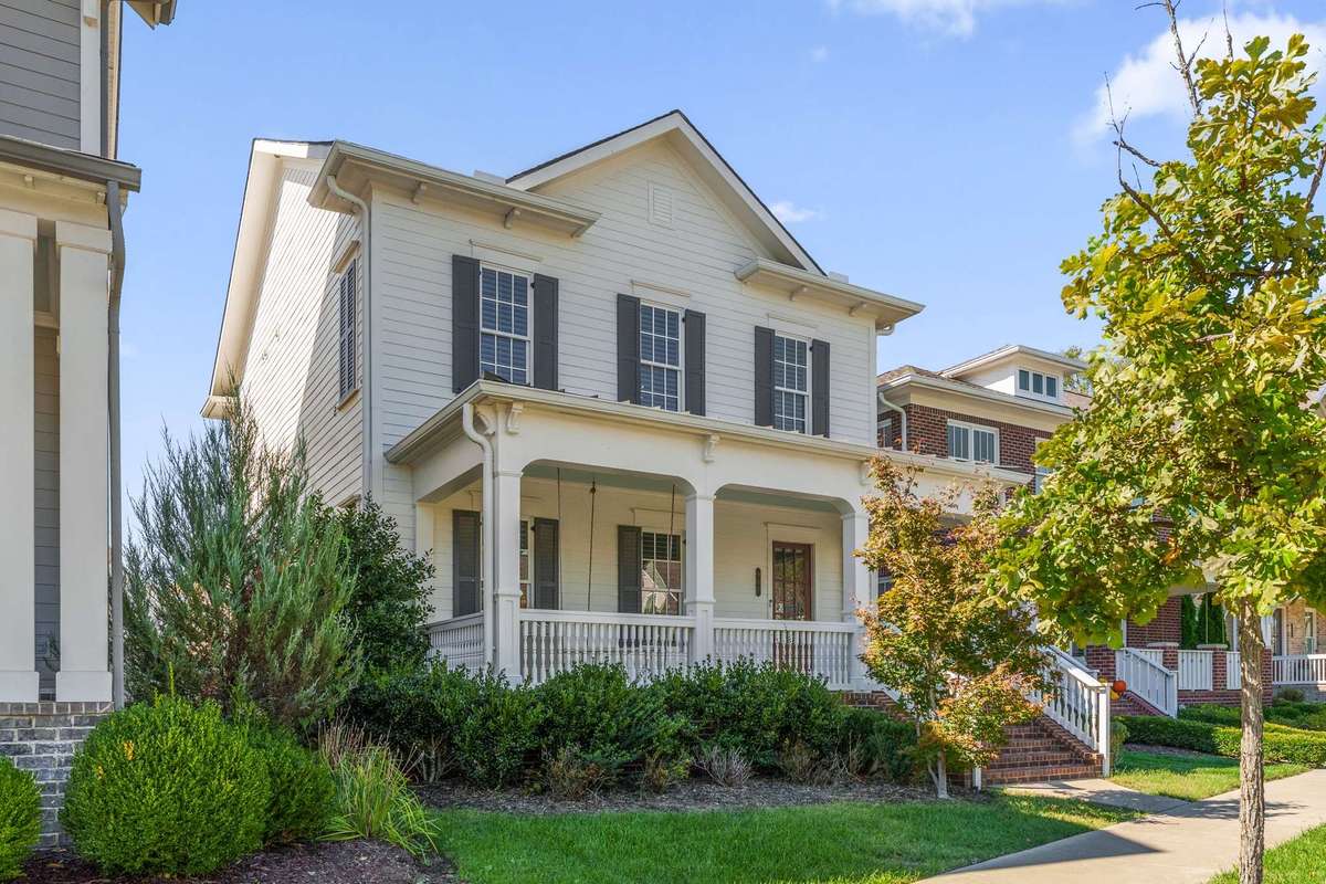 Stephen's Valley provides owners and their guests an opportunity to walk the sidewalk tree lined streets and build a community with neighbors
