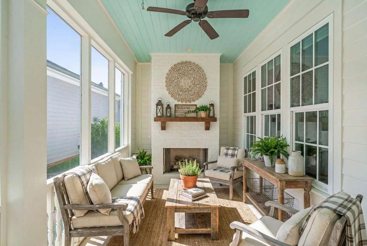 Enjoy your screen porch with additional gas burning fireplace. Virtually staged.