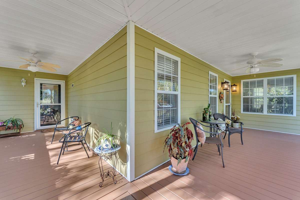 Here is a close up of the front porch. The door on the left takes you directly into the utility room.