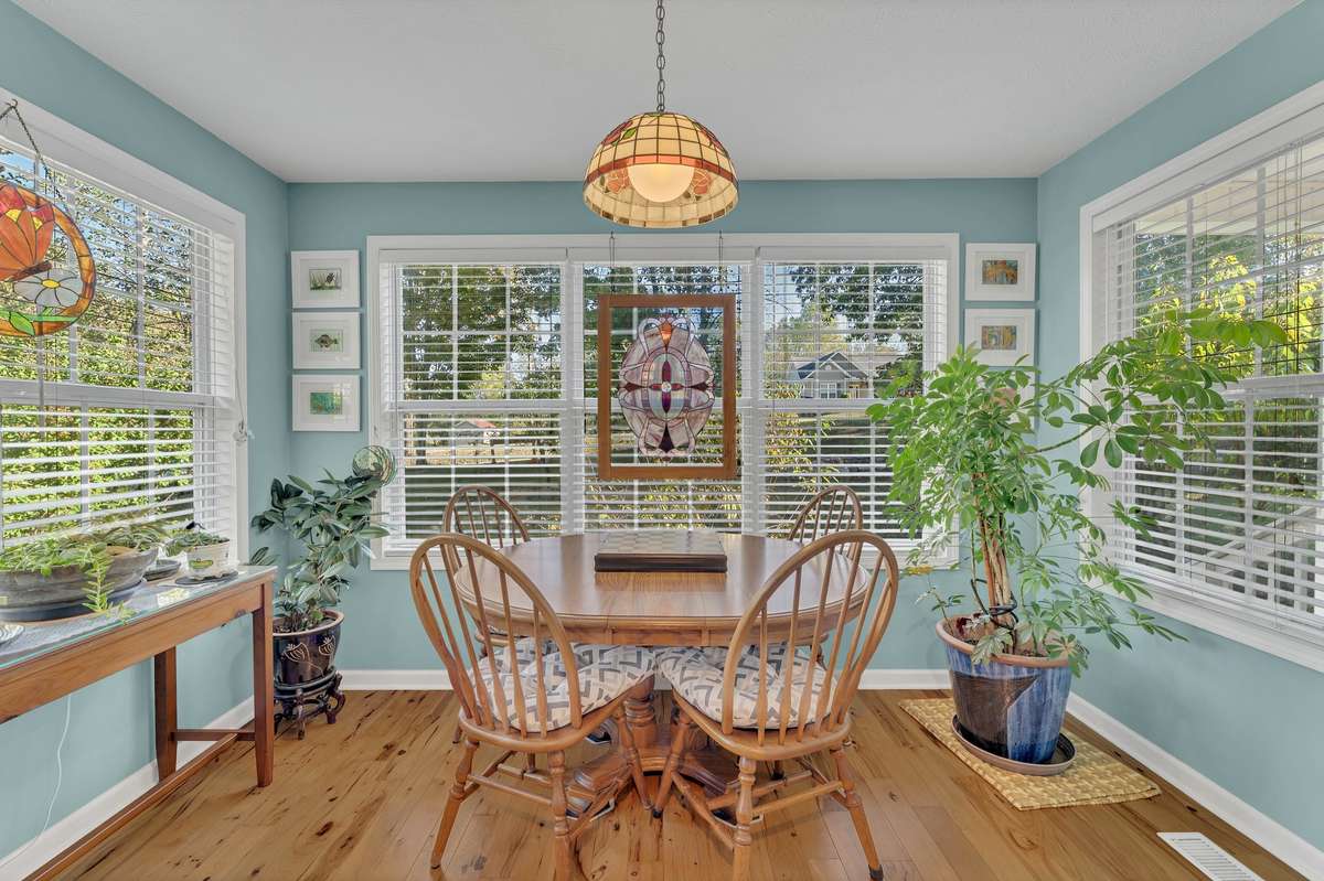 This flex space is just off of the living room...great for an office, reading or music.